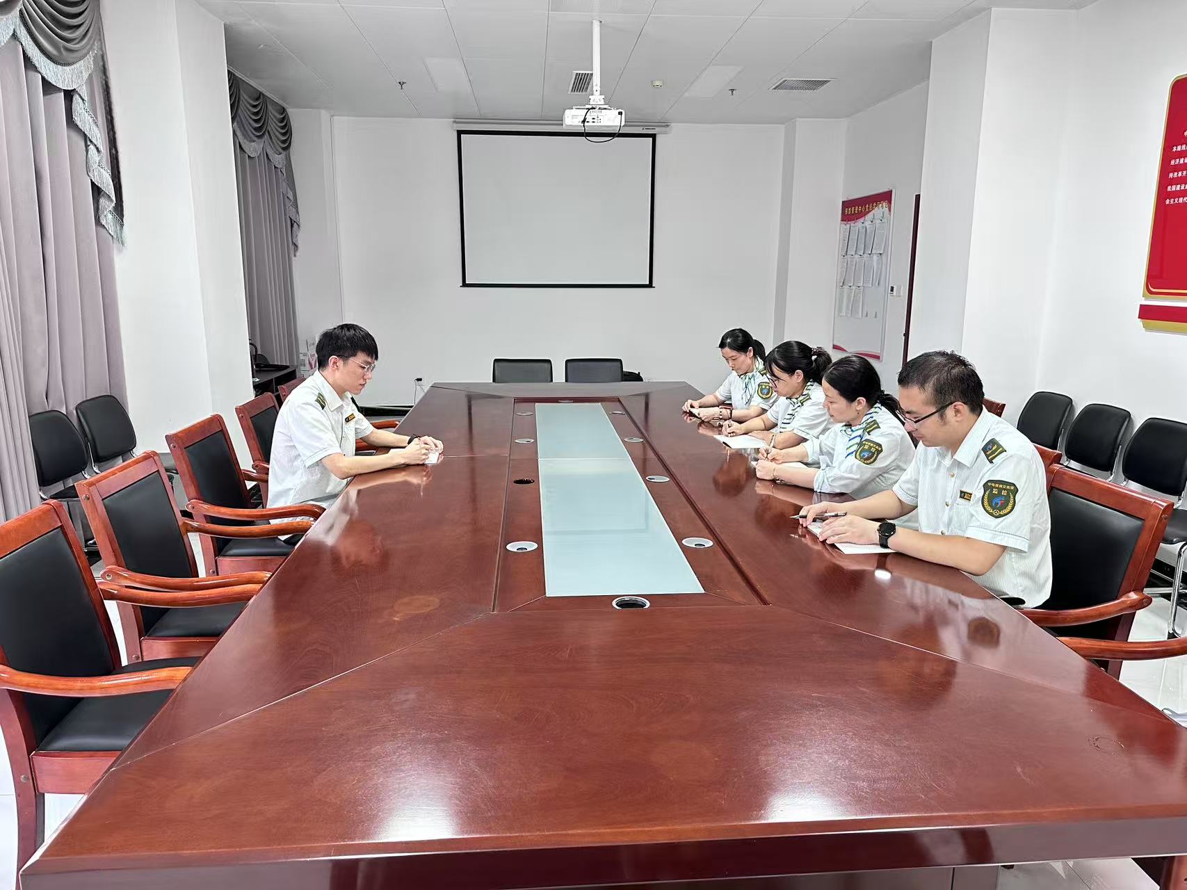9ba3dcbce8c5a21eb09524a4518f5020.jpg